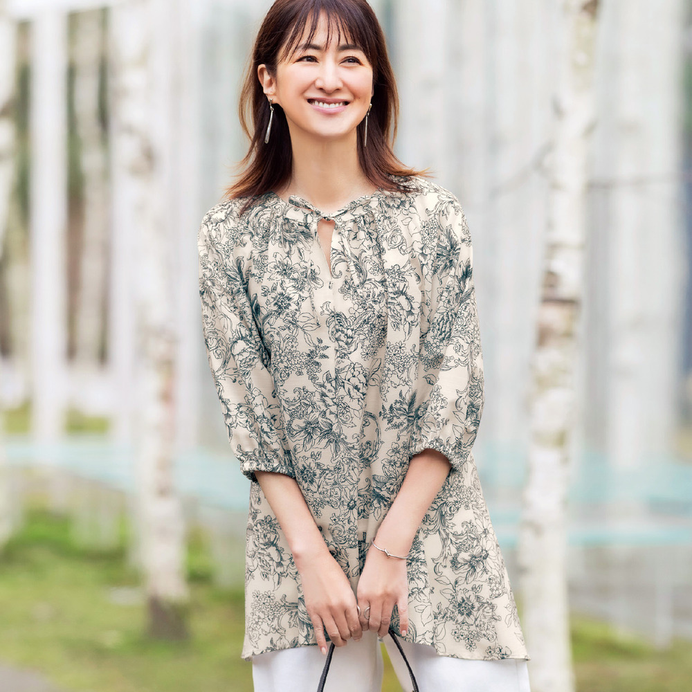 【花笑むとき/hana emu toki】総柄プリントチュニックブラウス