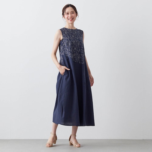 ノースリーブ刺繍ワンピース