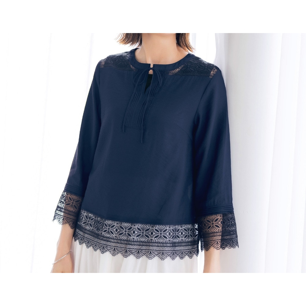 【花笑むとき/hana emu toki】透かしレース切替えブラウス 【花笑むとき/hana emu toki】透かしレース切替えブラウス