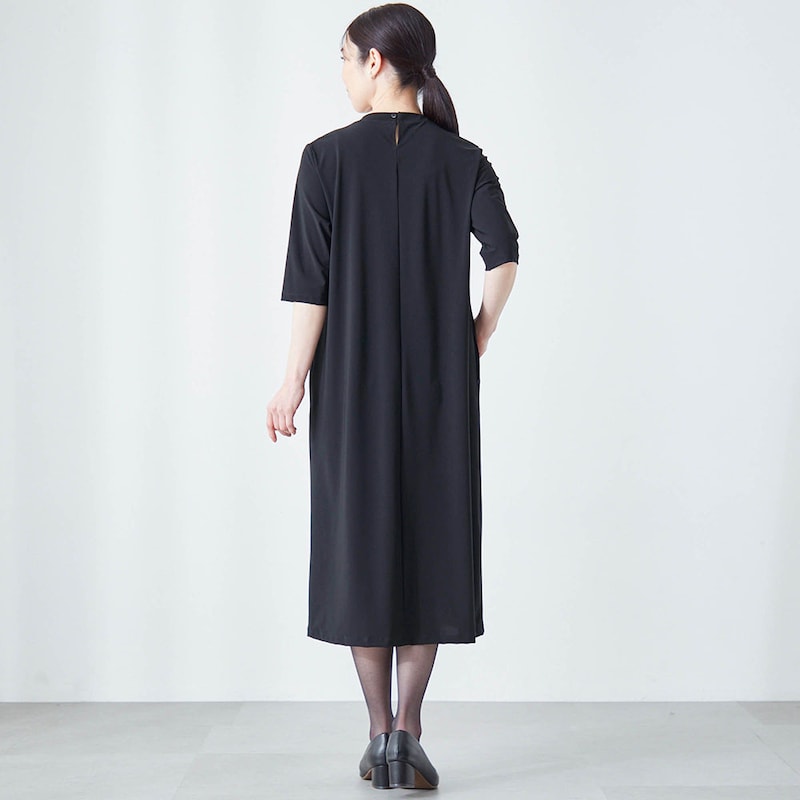 モデル身長167cm／M ※写真は撮影用のため総丈+3cmになります。