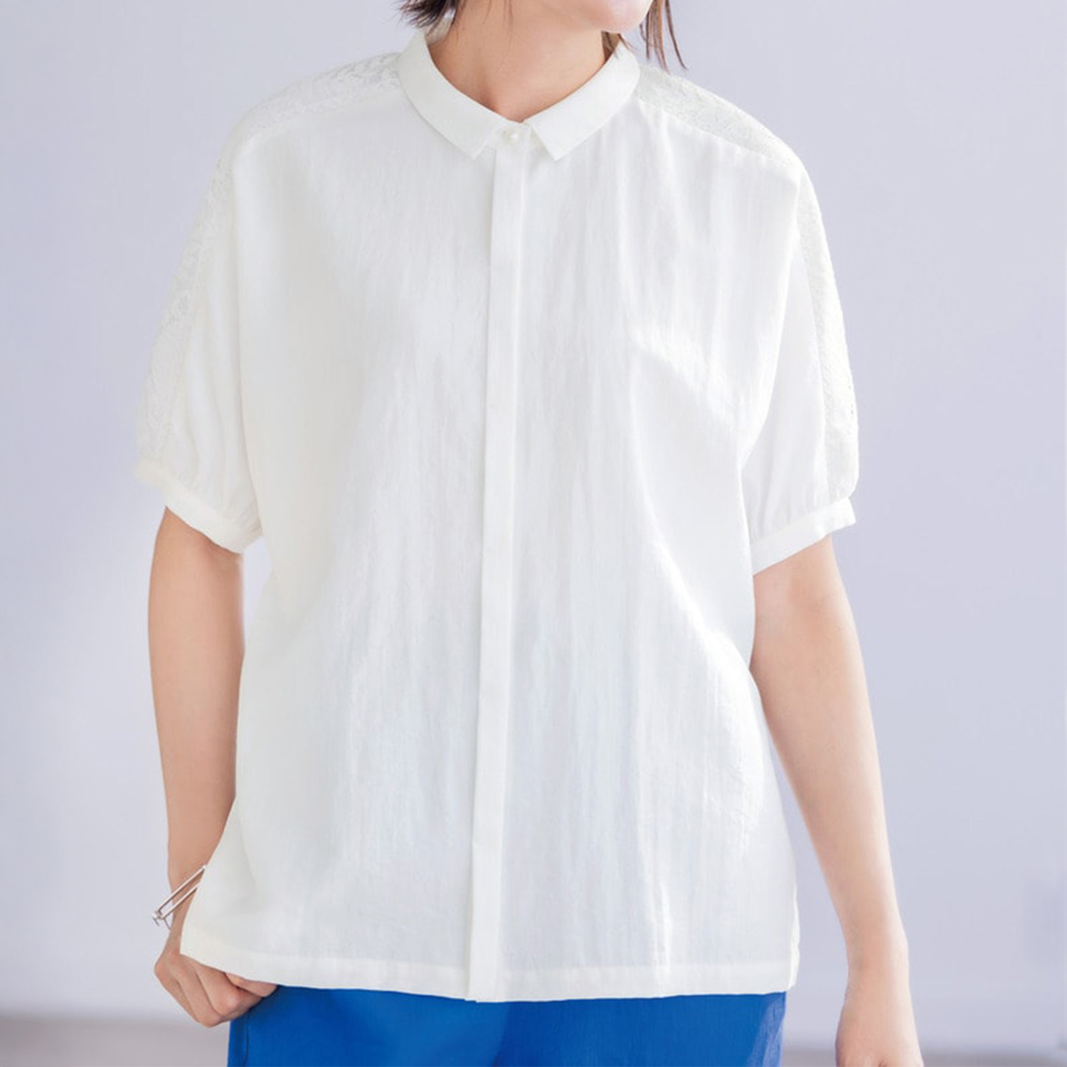 【花笑むとき/hana emu toki】肩レース切替えブラウス 【花笑むとき/hana emu toki】肩レース切替えブラウス