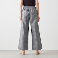 モデル身長173cm／M　※写真は撮影用のため股下＋6cmになります。