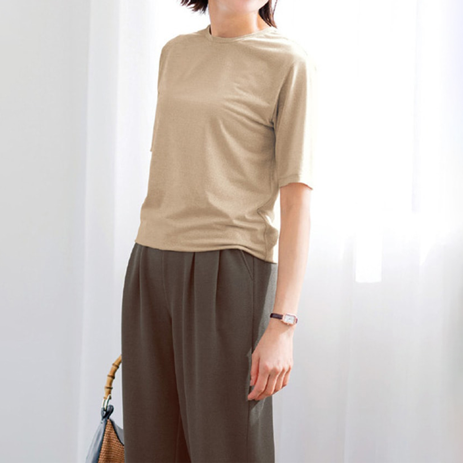 【花笑むとき/hana emu toki】軽い着心地の大人ラメ五分袖カットソー 【花笑むとき/hana emu toki】軽い着心地の大人ラメ五分袖カットソー