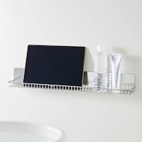 スリムな奥行なので、防水タブレットの置き場としても便利