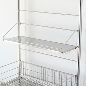 ラック天板はエンボス加工を施し、汚れが拭き取りやすく傷も目立ちにくい