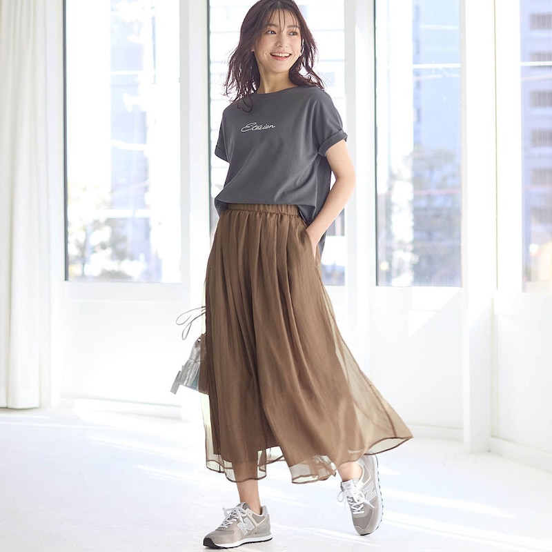 モデル身長170cm／M ※写真は撮影用のため股下+4cmになります。