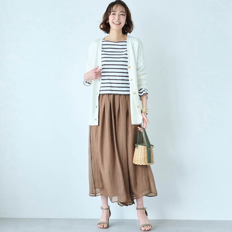 モデル身長169cm／M ※写真は撮影用のため股下+4cmになります。