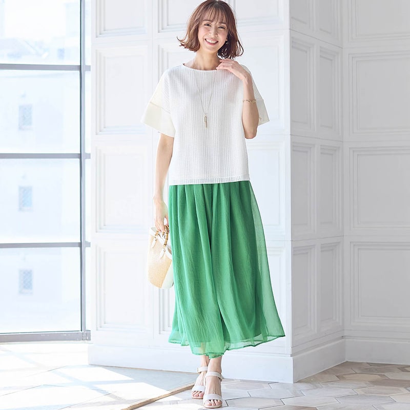 モデル身長169cm／M ※写真は撮影用のため股下+4cmになります。