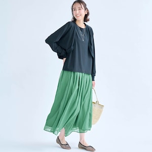 モデル身長169cm／M ※写真は撮影用のため股下+4cmになります。