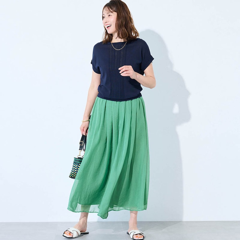 モデル身長168cm／M ※写真は撮影用のため股下+4cmになります。