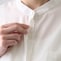 フロントは比翼仕様の前開きデザイン