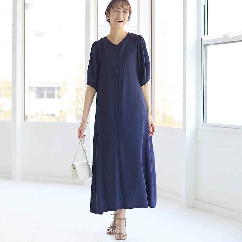 モデル身長169cm／M ※写真は撮影用のため着丈+8cmになります。