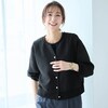 ―デザイン・スタイリング―・気軽に羽織れてラフになりすぎないカーデ風のブルゾン・程よく透ける素材なので、ブラックが涼しげな表情に・ゴールド調のボタンがアクセントに―素材―・立体感のあるカノコ風の織り生