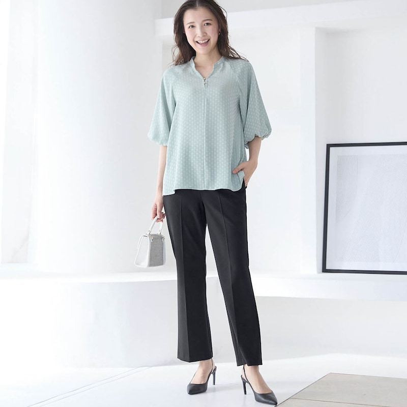 モデル身長170cm／M・股下64cm ※写真は撮影用のため股下+６cmになります。