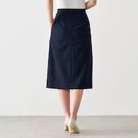 モデル身長168cm／64-91 ※写真は撮影用のため総丈+6.5cmになります。