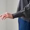 長めの袖口リブがすっきりした印象