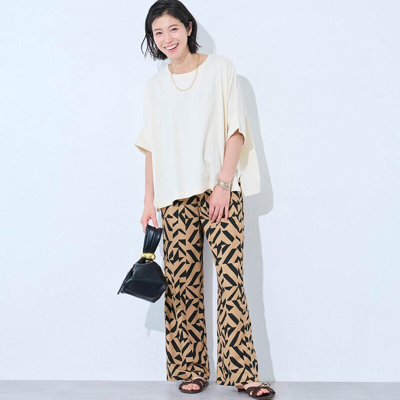 モデル身長168cm／M ※写真は撮影用のため股下+6cmになります。