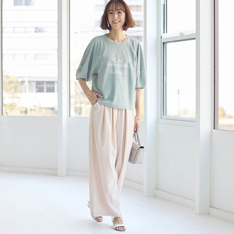 モデル身長169cm／M ※写真は撮影用のため股下+6cmになります。