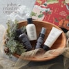 ブランドで人気のベーシックヘアケアが、嬉しいキットになりました。大切な人へのプレゼントや年末年始のトラベル用に、また初めての方のお試しにもおすすめです。豊かな泡立ちでやさしく洗い上げるシャンプーと、サ