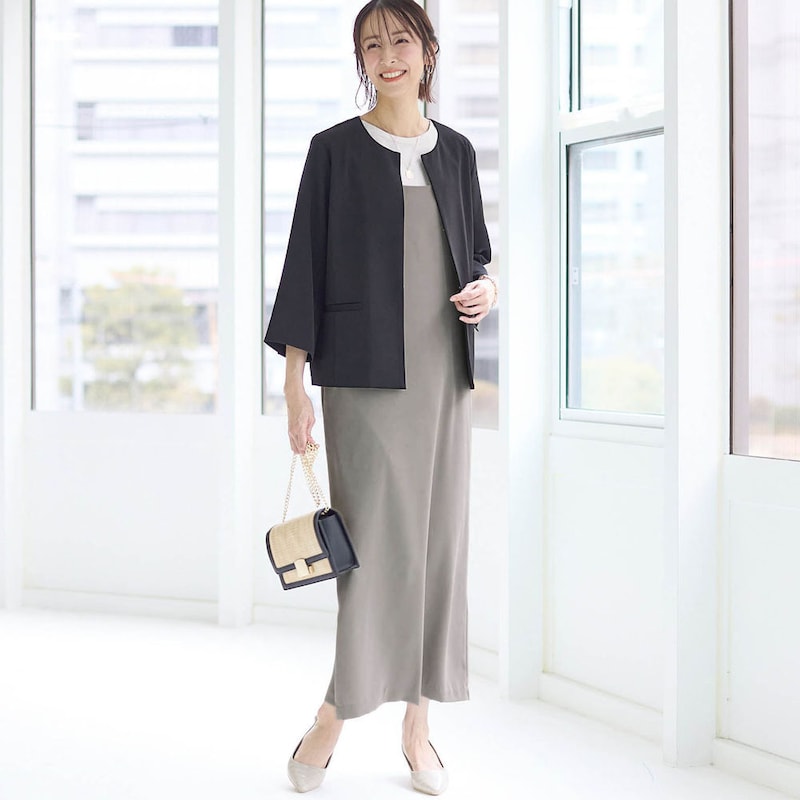 モデル身長169cm／M ※写真は撮影用のため総丈+9cmになります。