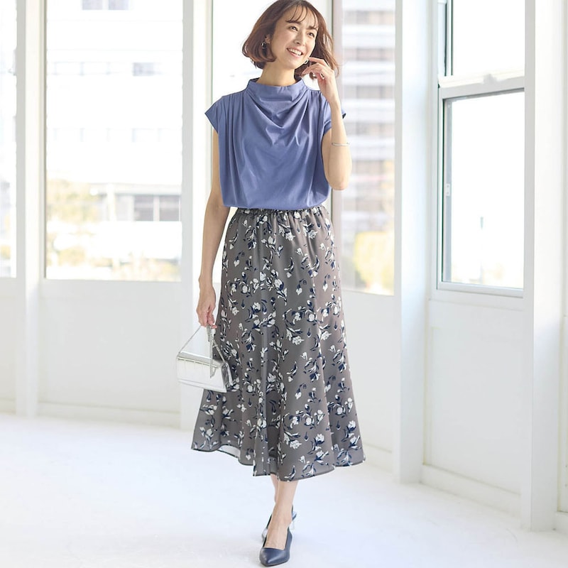 モデル身長169cm／M ※写真は撮影用のため総丈+6cmになります。スカートのみ着用