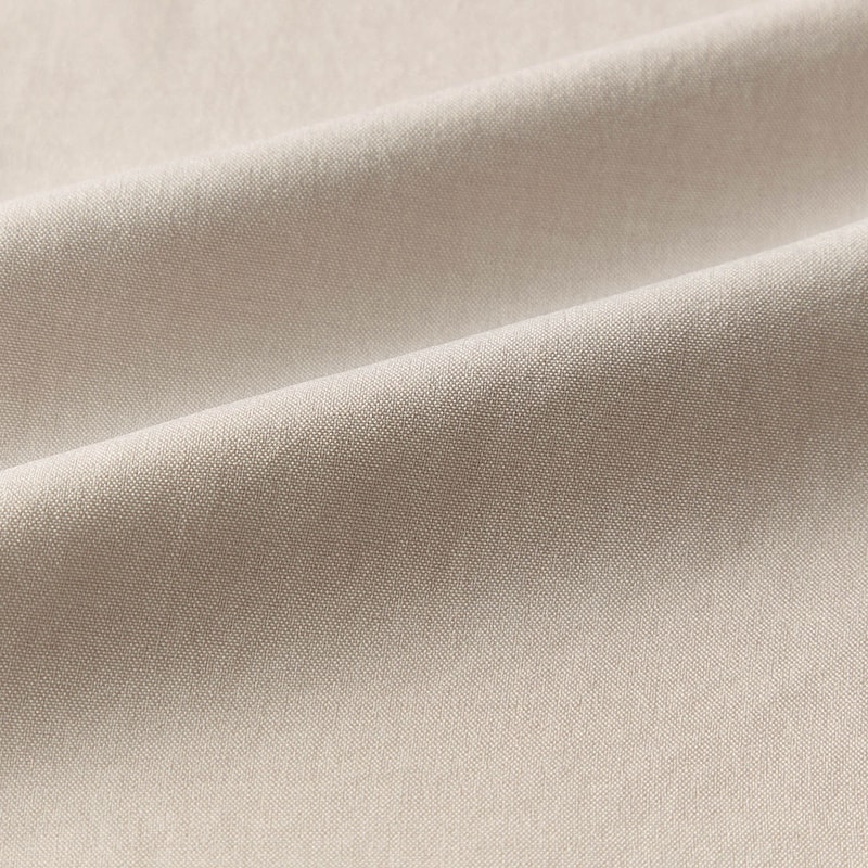 さらっとした風合いでロングシーズン着用可能な素材