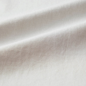 さらっとした風合いでロングシーズン着用可能な素材