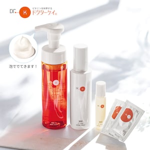 ・角質ケアできる洗顔フォームの現品(200ml)と薬用美白※化粧水の現品(120ml)がセットに・洗顔フォームは、洗いながら毛穴に詰まった角栓や不要な角質をオフ・薬用美白※化粧水はさっぱりとした使い心