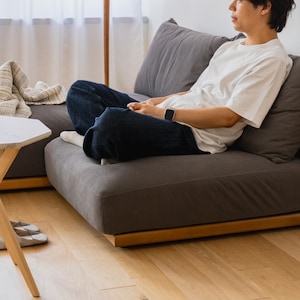 1人掛けは男性でもあぐらがかける奥行