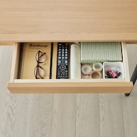 引出しにはリビング周りの小物が収納できてテーブル上がごちゃつきません