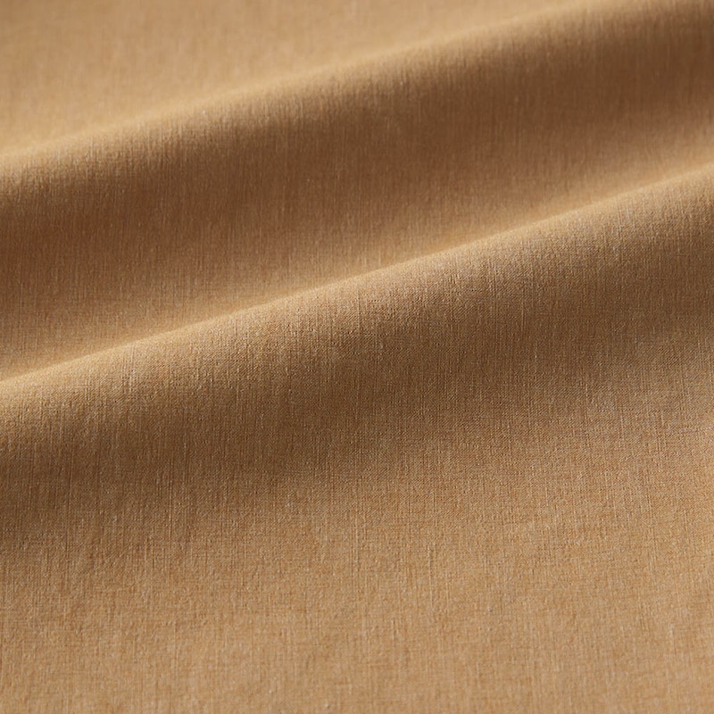 麻混で肌離れの良い夏にぴったりな薄手の素材