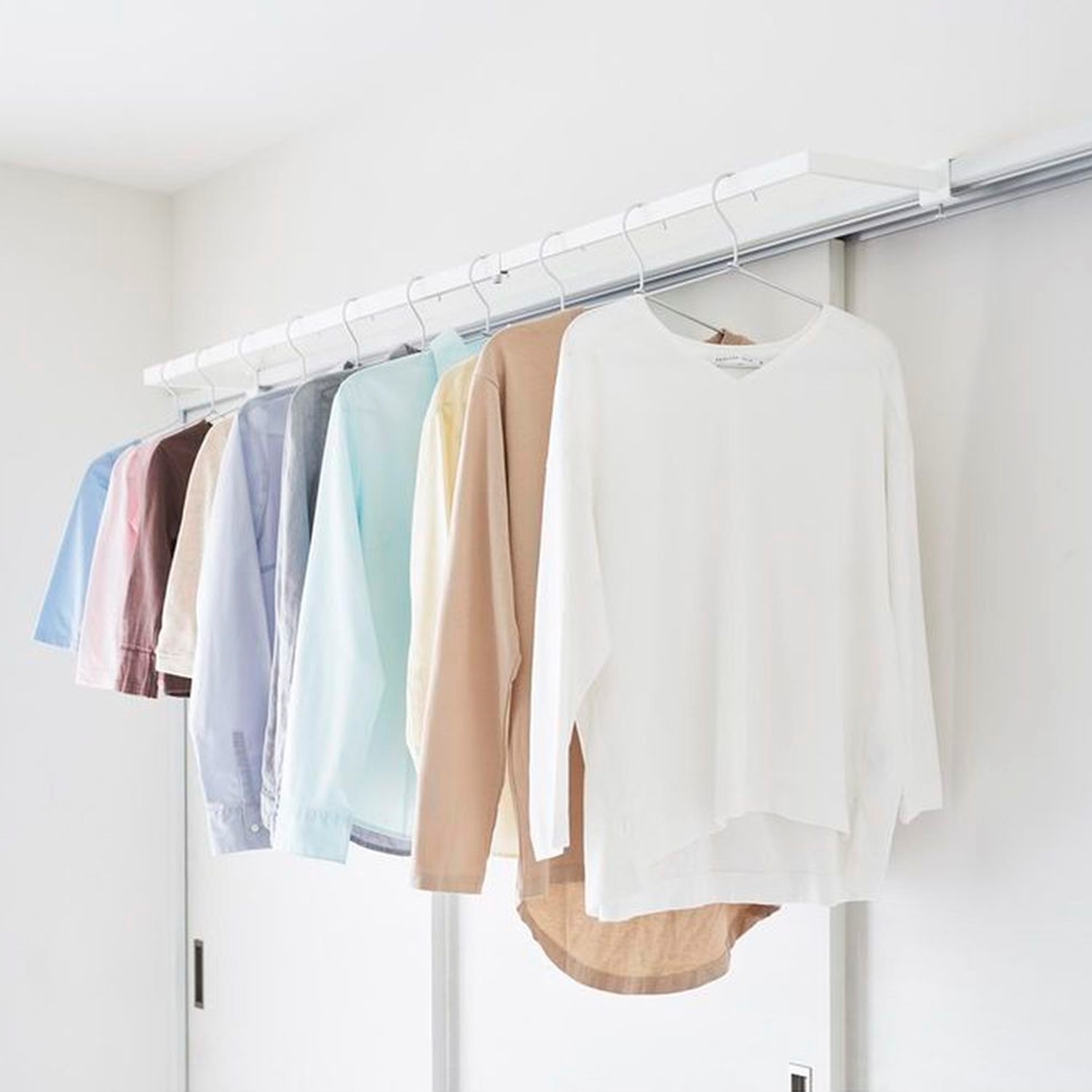 【タワー/tower】鴨居伸縮室内物干しハンガー 奥行ワイド