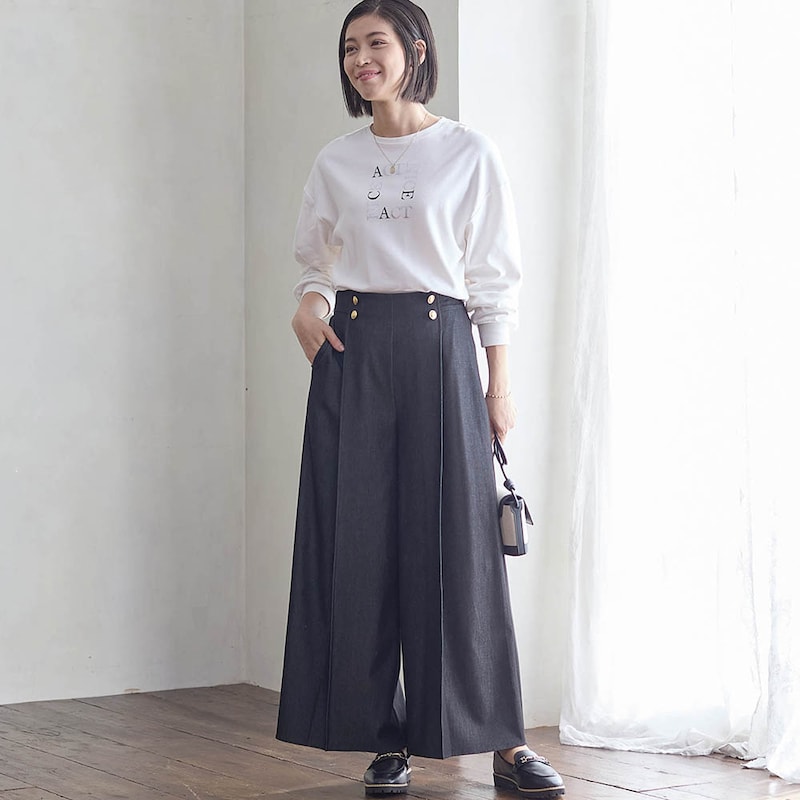 モデル身長168cm／M ※写真は撮影用のため股下+6cmになります。パンツのみ着用
