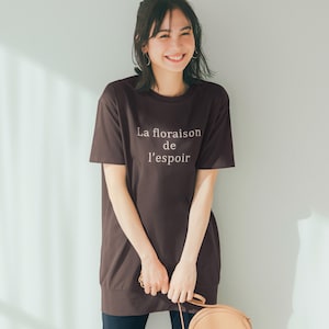 ―デザイン・スタイリング―・シンプルなロゴを効かせた大人に似合うチュニックTシャツ・裾切替えでのっぺり見えない今っぽいチュニック丈が新鮮―素材―・ほどよくカジュアル感のある綿混カットソー素材・汗ジミ防