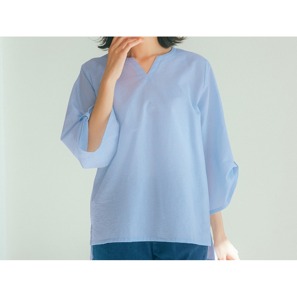 【ラ・フィット/la*fite】肌離れの良い綿素材のサッカーキーネックブラウス