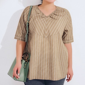 【ラ・フィット/la*fite】錯視でスッキリ見えストライプ使いブラウス