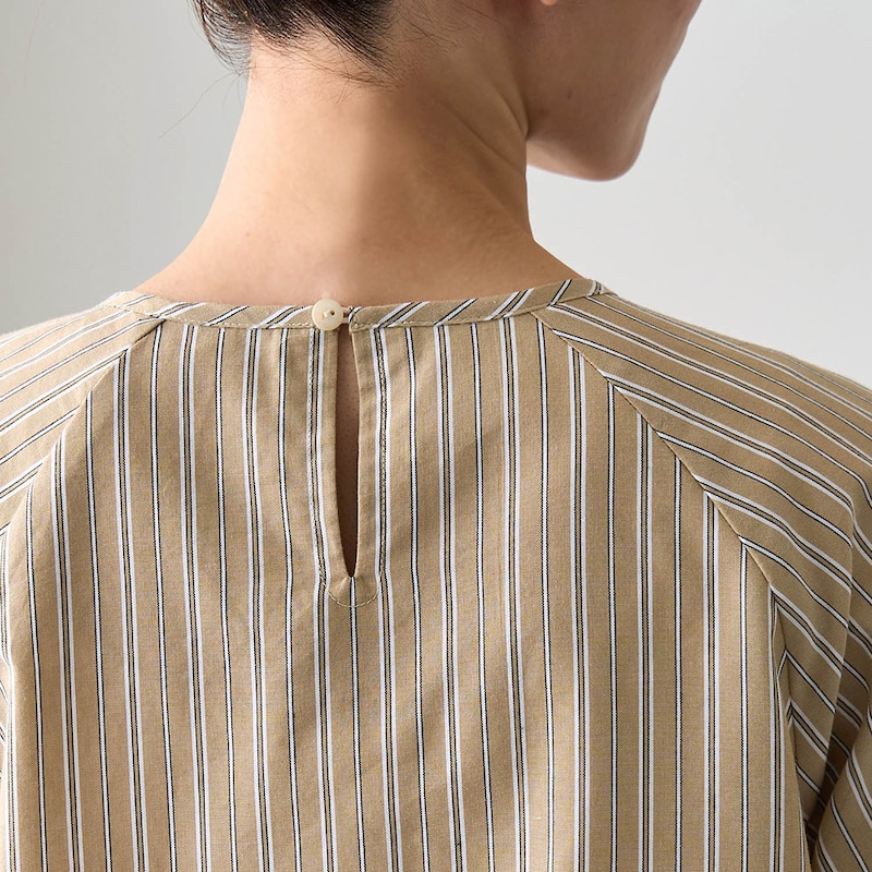 後ろはナミダ開きで抜け感をプラス