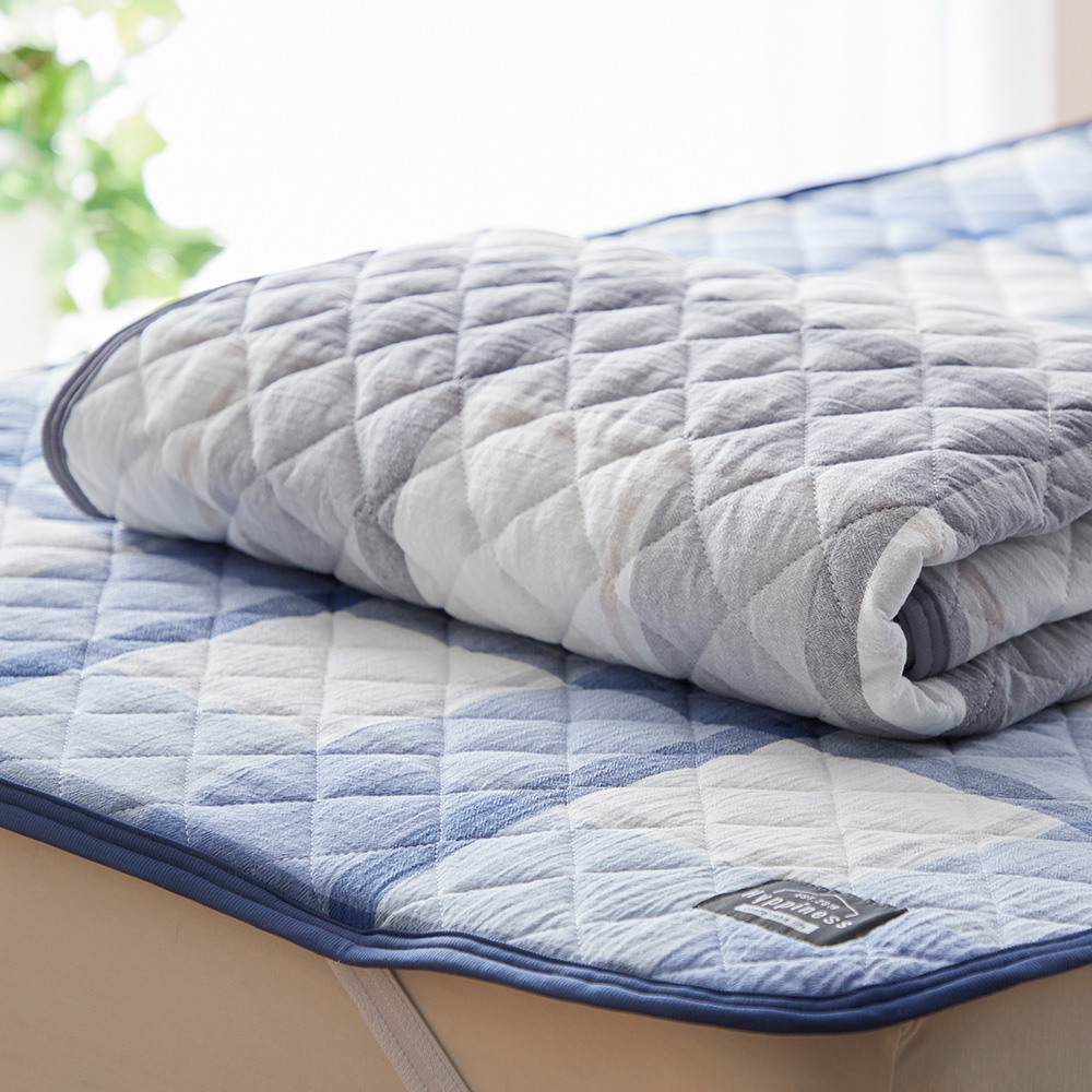 【ベルメゾン】綿素材を使ったチェック柄の敷きパッド