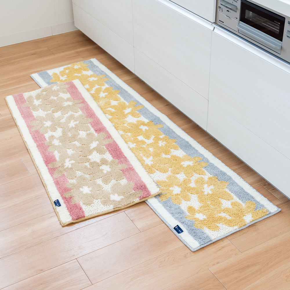 【ベルメゾン】北欧調フラワーデザインのキッチンマット