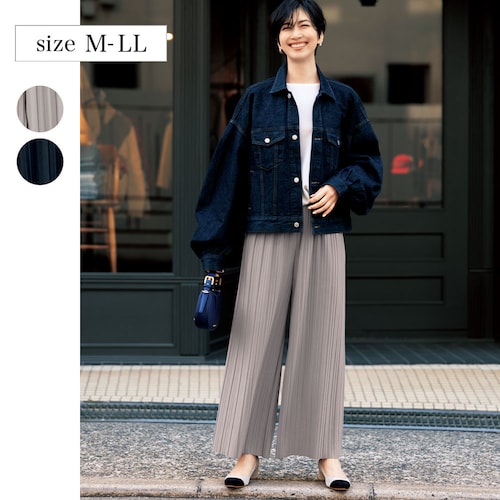 シルエットがきれいなプリーツパンツ