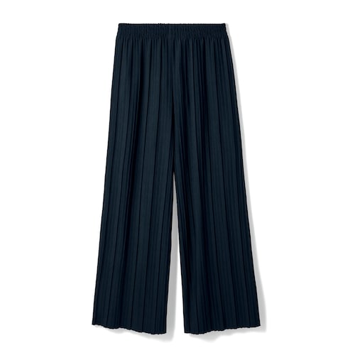 シルエットがきれいなプリーツパンツ