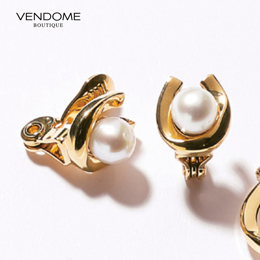【ヴァンドームブティック/VENDOME BOUTIQUE】馬蹄デザイン淡水パールイヤリング