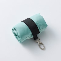 エコバッグはナスカンでバッグに取り付けられます
