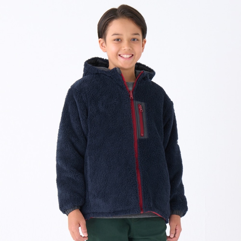 レッド裏／モデル身長142cm・140サイズ着用