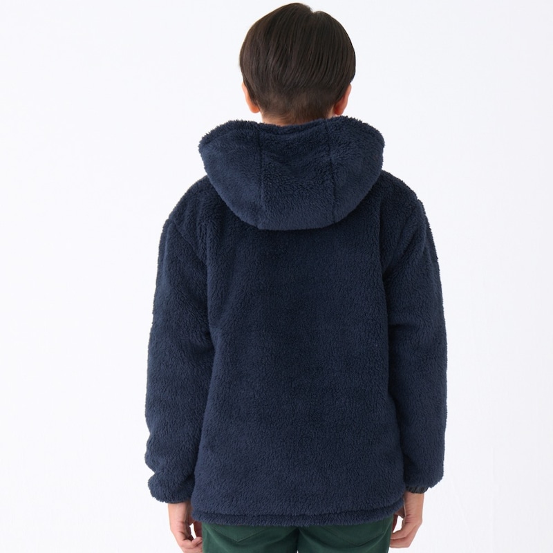 レッド裏／モデル身長142cm・140サイズ着用