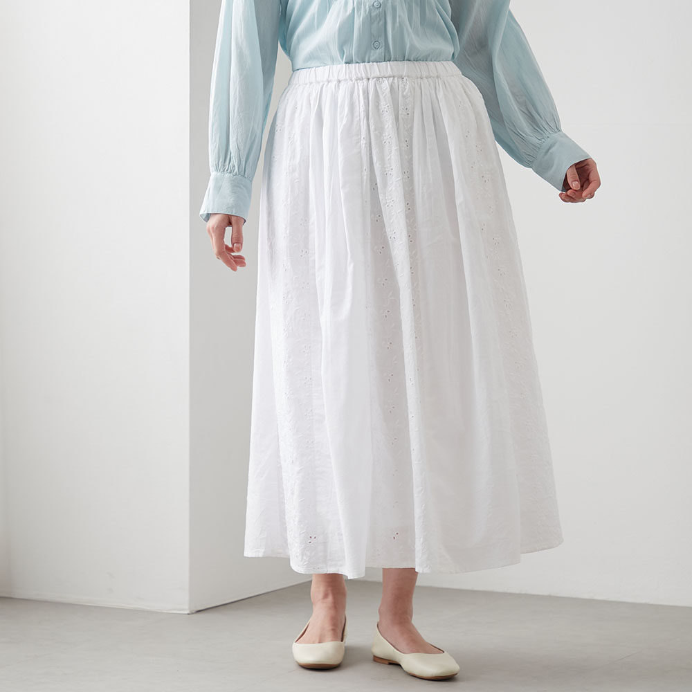 【ベルメゾン】無地×刺しゅう素材の切替スカート