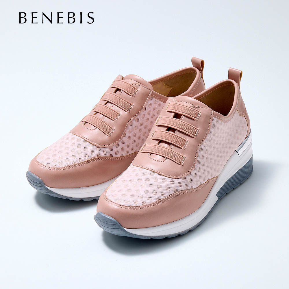 【ベネビス/BENEBIS】通気素材のヒールアップスニーカー