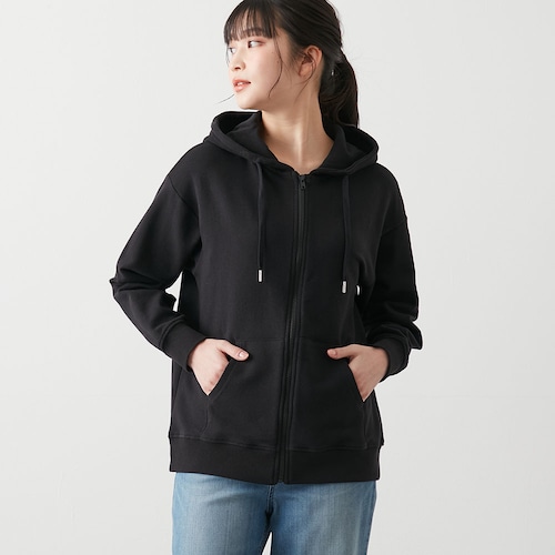 裏毛素材のZIPパーカー