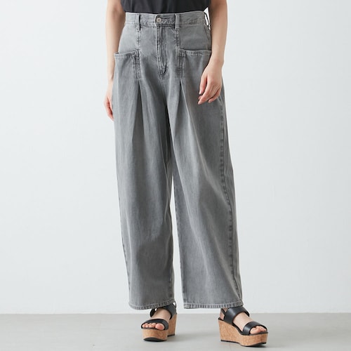 タックワイドストレートデニムパンツ