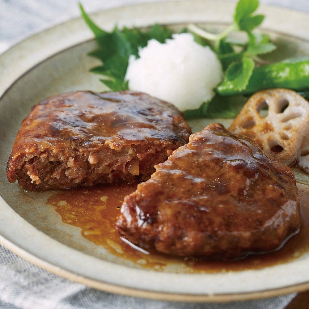 甘め醤油たれで煮込んだ和風ハンバーグが袋ごと温めるだけでできあがり!ハムの老舗が届ける贅沢な味わいを。